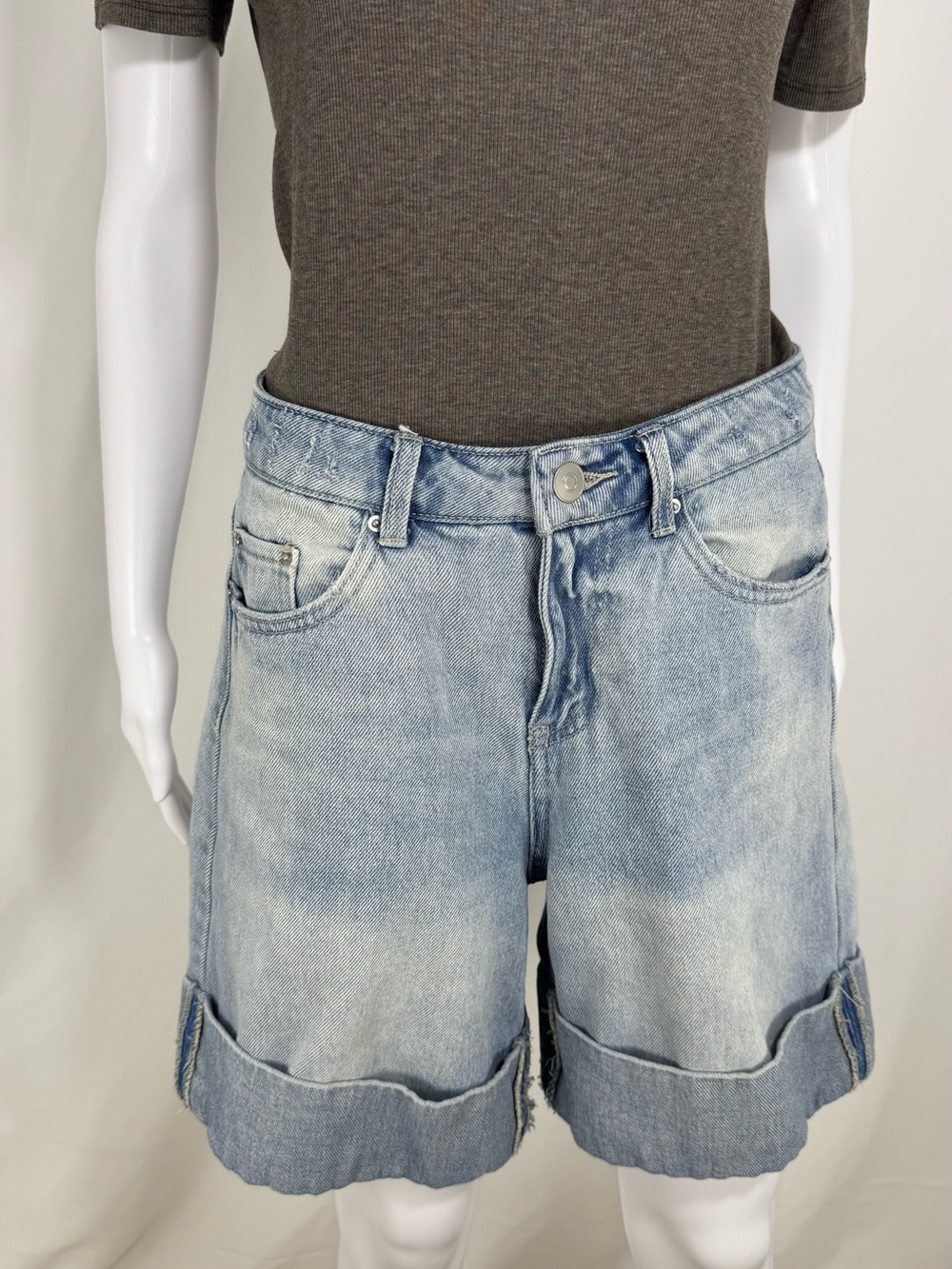 Future Collective Cuffed Denim Bermuda Shorts Light Wash 100% Cotton Sz 4